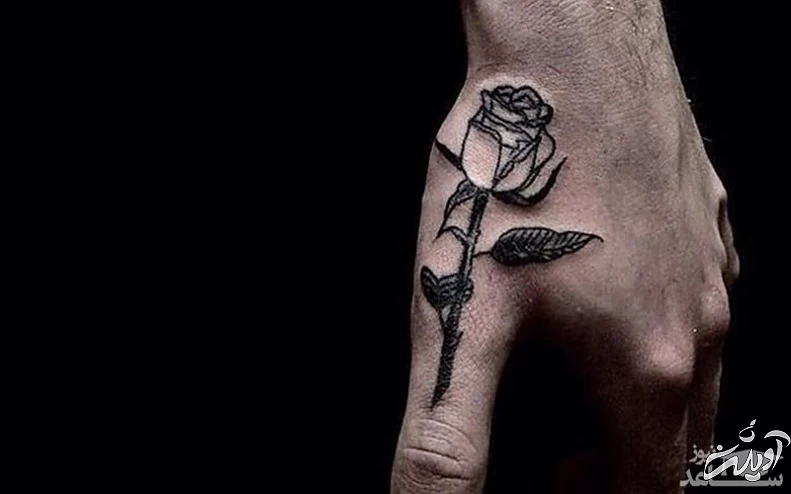 تاتوی گل سرخ